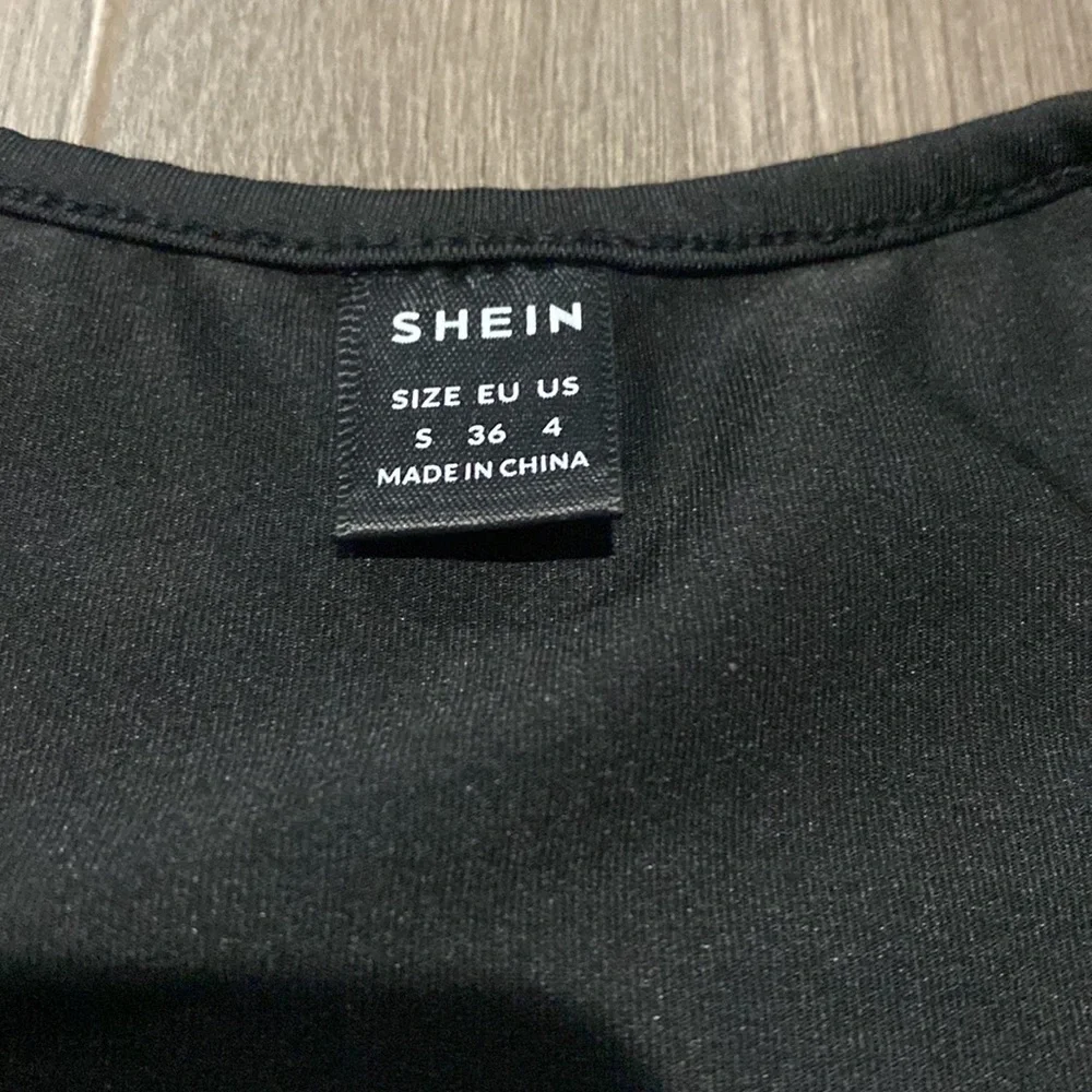 Shein. Black fitted crop top. - Picture 4 of 6